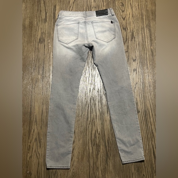 it! Jeans. Good used condition. No imperfections. - Picture 3 of 4
